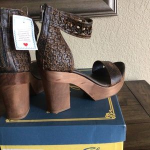 Sbicca Vintage Collection - Daytrip Platform Heels Brown Distressed Leather